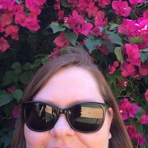 Meet your Posher, Leeann